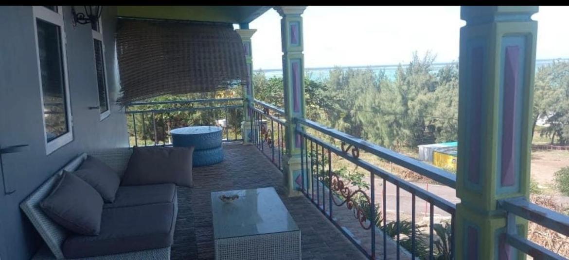 Tilapasse Resto & Guest House Port South East ภายนอก รูปภาพ