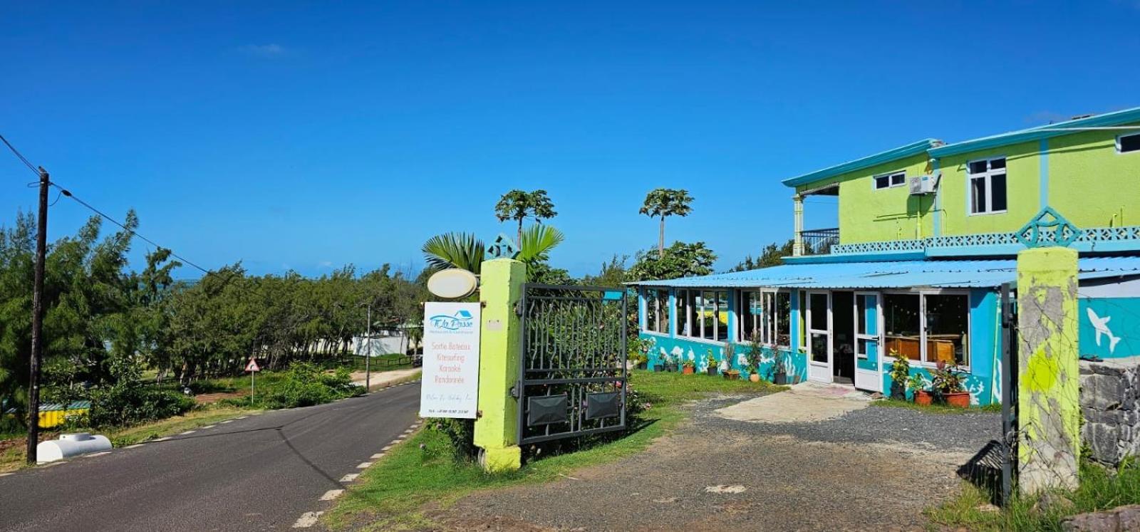 Tilapasse Resto & Guest House Port South East ภายนอก รูปภาพ